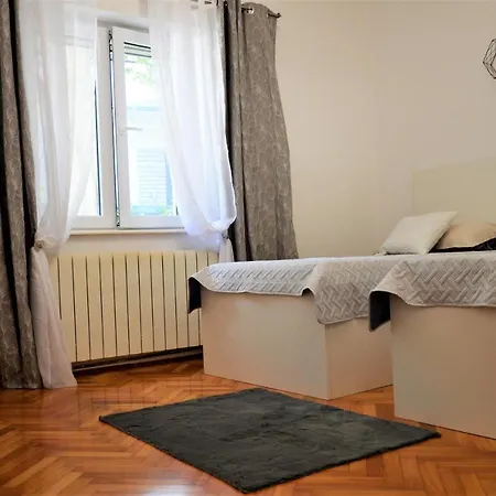 Διαμέρισμα Coastal - Sleeps 6 Balcony & Parking *