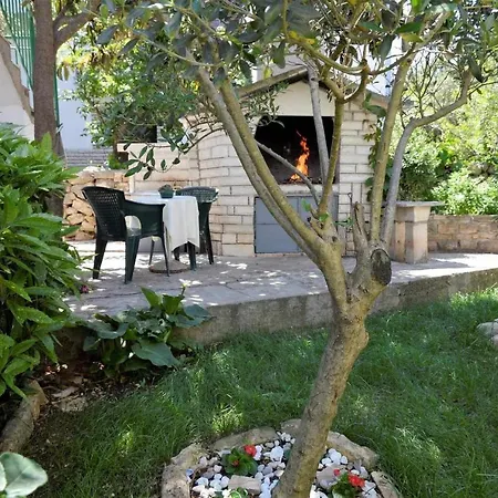 Coastal - Sleeps 6 Balcony & Parking