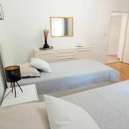 Διαμέρισμα Coastal - Sleeps 6 Balcony & Parking
