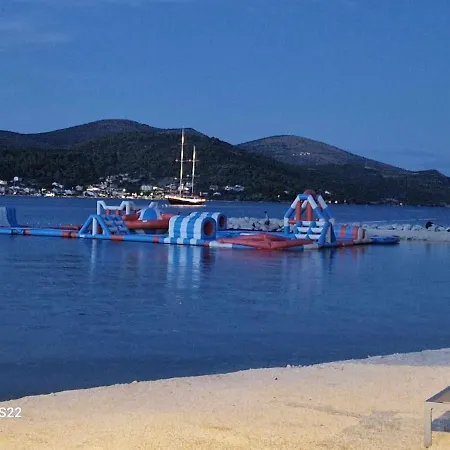 Διαμέρισμα Coastal - Sleeps 6 Balcony & Parking *