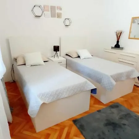 Coastal - Sleeps 6 Balcony & Parking Διαμέρισμα *