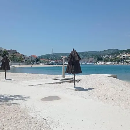Coastal - Sleeps 6 Balcony & Parking Marina