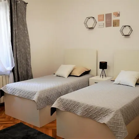 Coastal - Sleeps 6 Balcony & Parking Διαμέρισμα *