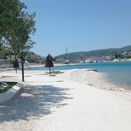 Coastal - Sleeps 6 Balcony & Parking *