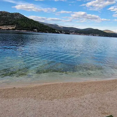Διαμέρισμα Coastal - Sleeps 6 Balcony & Parking